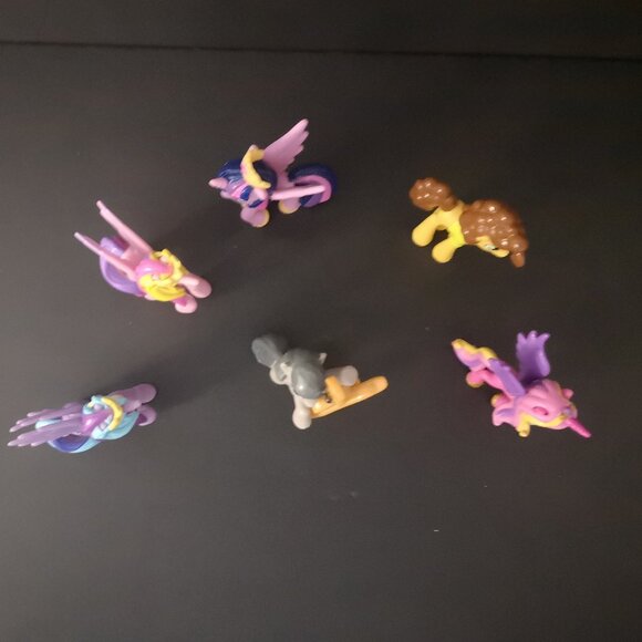 A Collection of 6 Various My Little Pony Figurines Approximate 2" - Picture 2 of 10